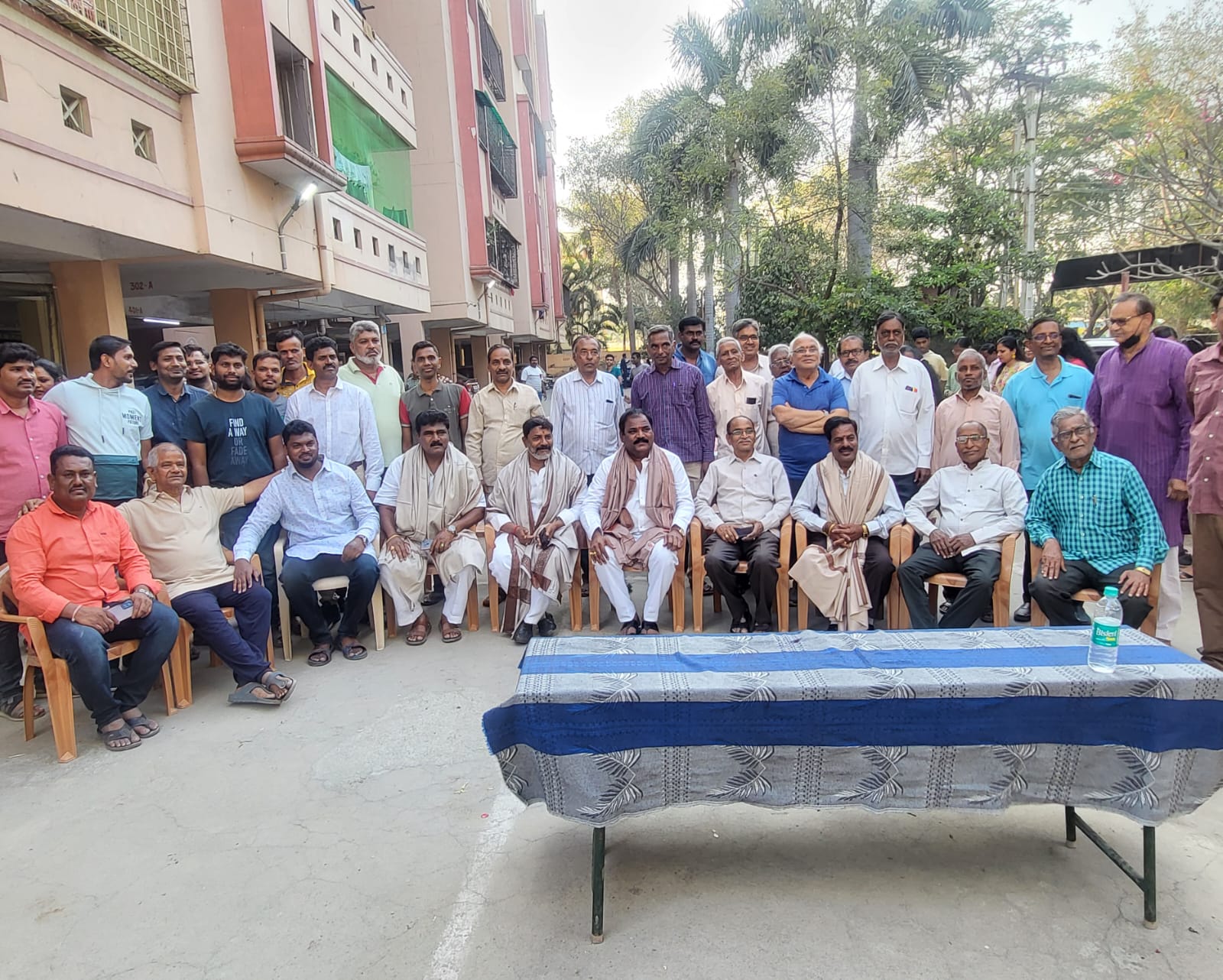 Reminding carporator about building group Photo.